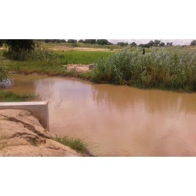 Presa subterránea llenada con agua